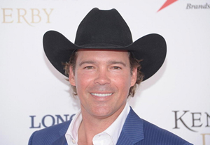 Hire Clay Walker for an event.