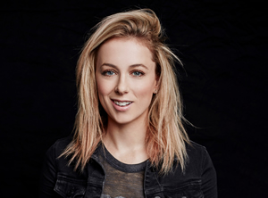 Hire Iliza Shlesinger for an event.