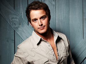 Hire Easton Corbin to work your event