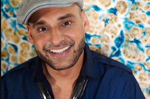 Hire Vidur Kapur for an event.