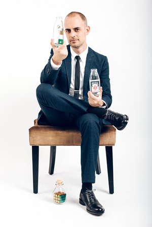 Hire Simon Coronel for an event.