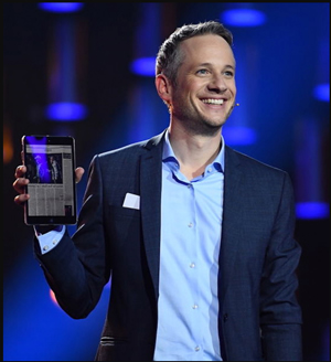 Hire Simon Pierro for an event.