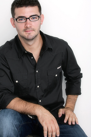 Hire Tommy Johnagin for an event.