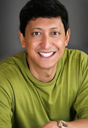 Hire Dan Nainan for an event.