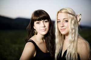 Hire Larkin Poe for an event.