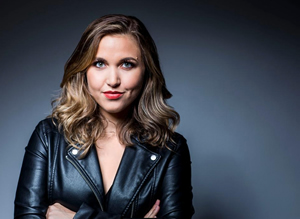 Hire Taylor Tomlinson for an event.