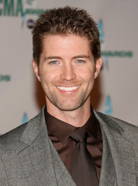 Hire Josh Turner for an event.